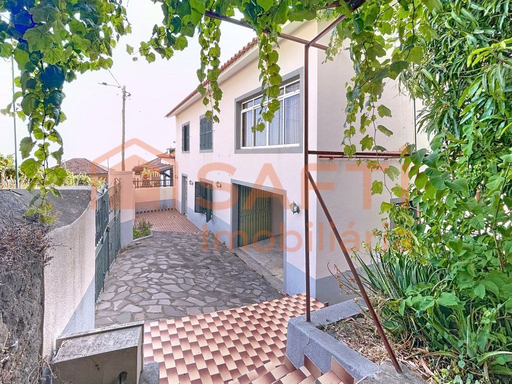 Property photo 2 of 31