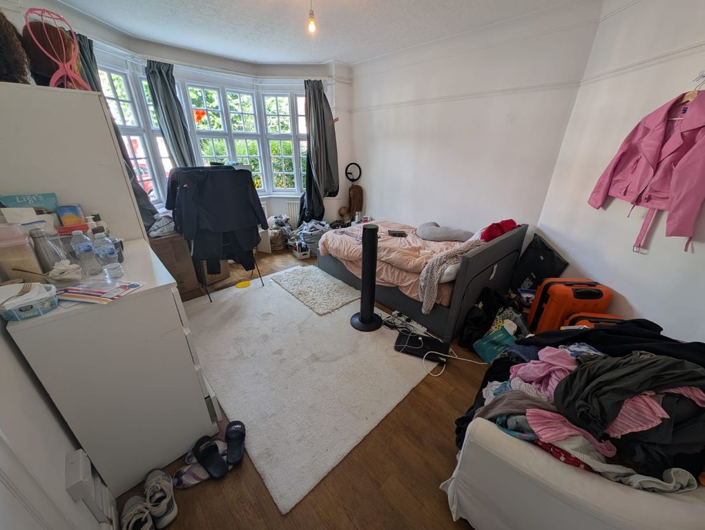 Property photo 2 of 17 Room 1- £850 Available 01/03/2026