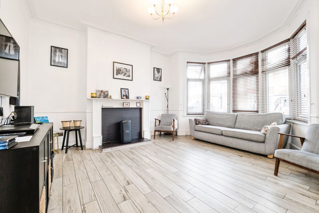 Property photo 2 of 41 Pbox-Img.Jpg