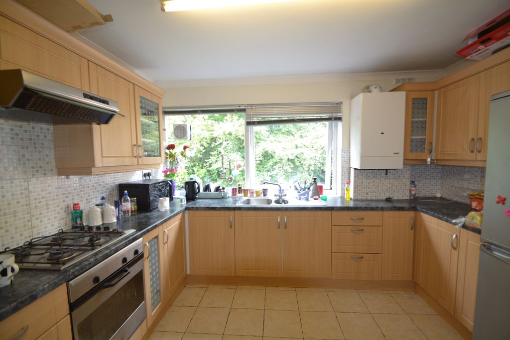 Property photo 2 of 7 Kitchen