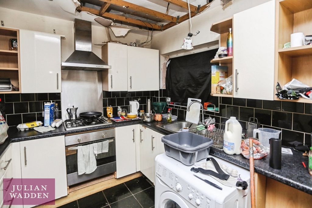 Property photo 2 of 11 Picture No. 17