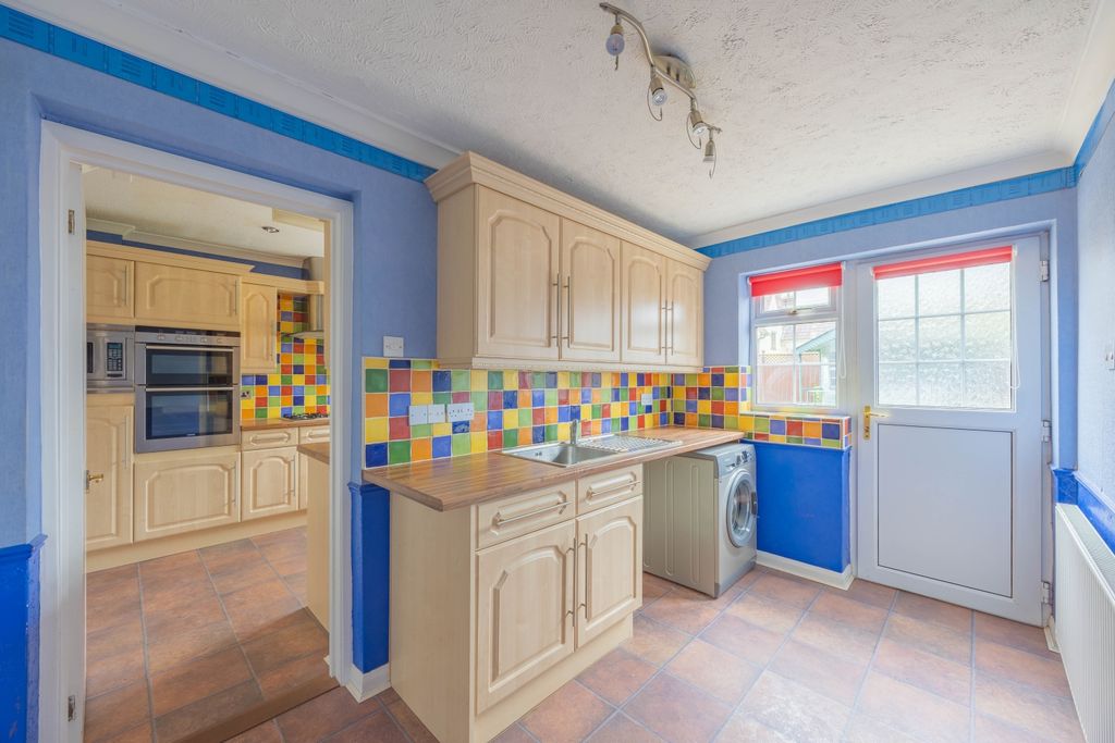 Property photo 3 of 20 Ewemove Taunton  Stembridge Way (9))