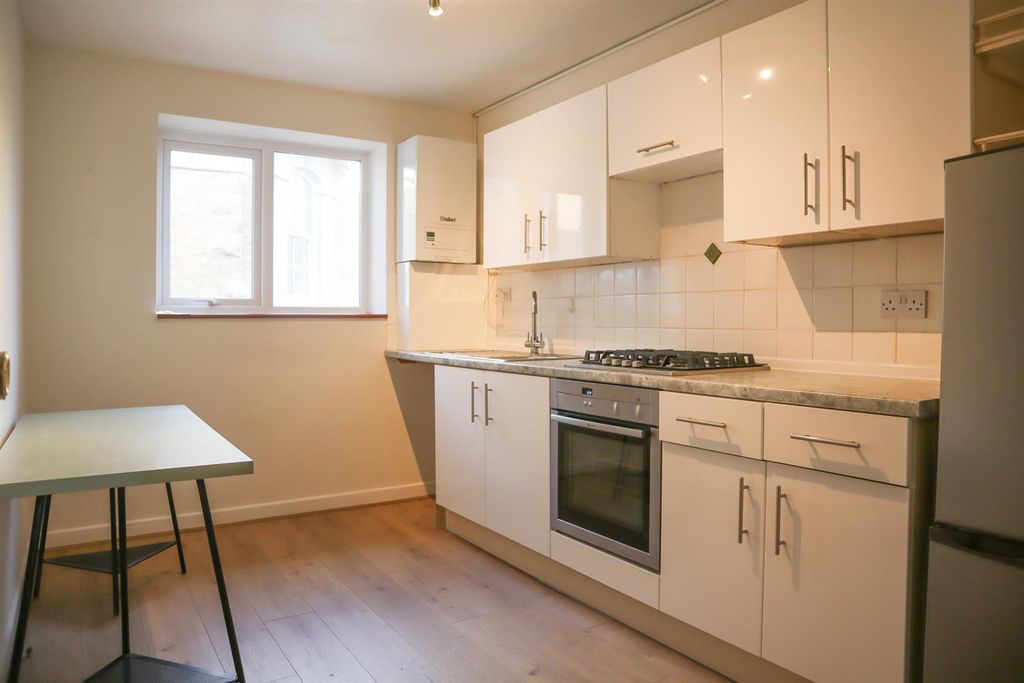 Property photo 2 of 9 Kitchen