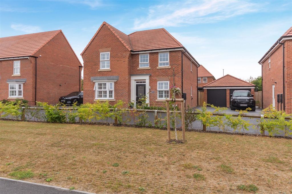 Property photo 1 of 46 8661178-Exterior07.Jpg
