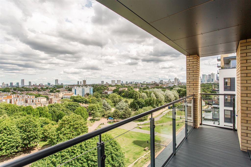 Property photo 1 of 14 Balcony