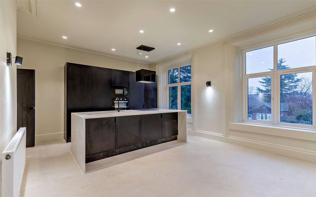 Property photo 2 of 6 Kitchen/Living