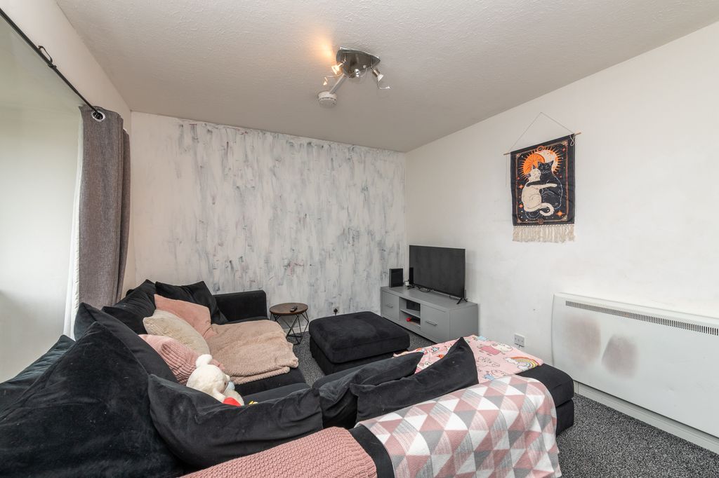 Property photo 2 of 37