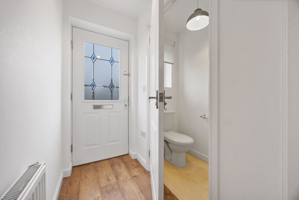 Property photo 3 of 25 Hall To Cloaks