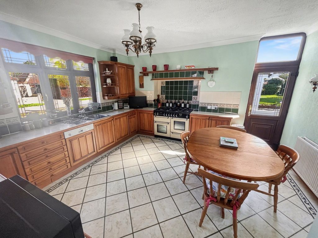 Property photo 3 of 23