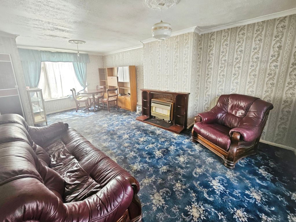 Property photo 2 of 14 Lounge