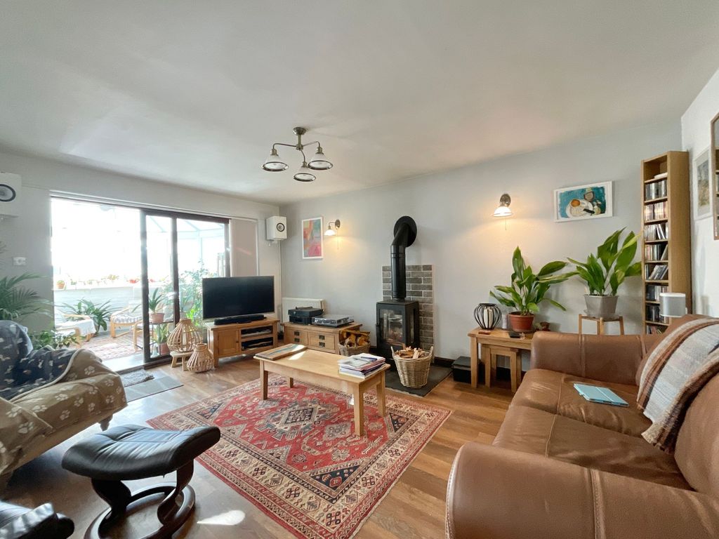 Property photo 2 of 23