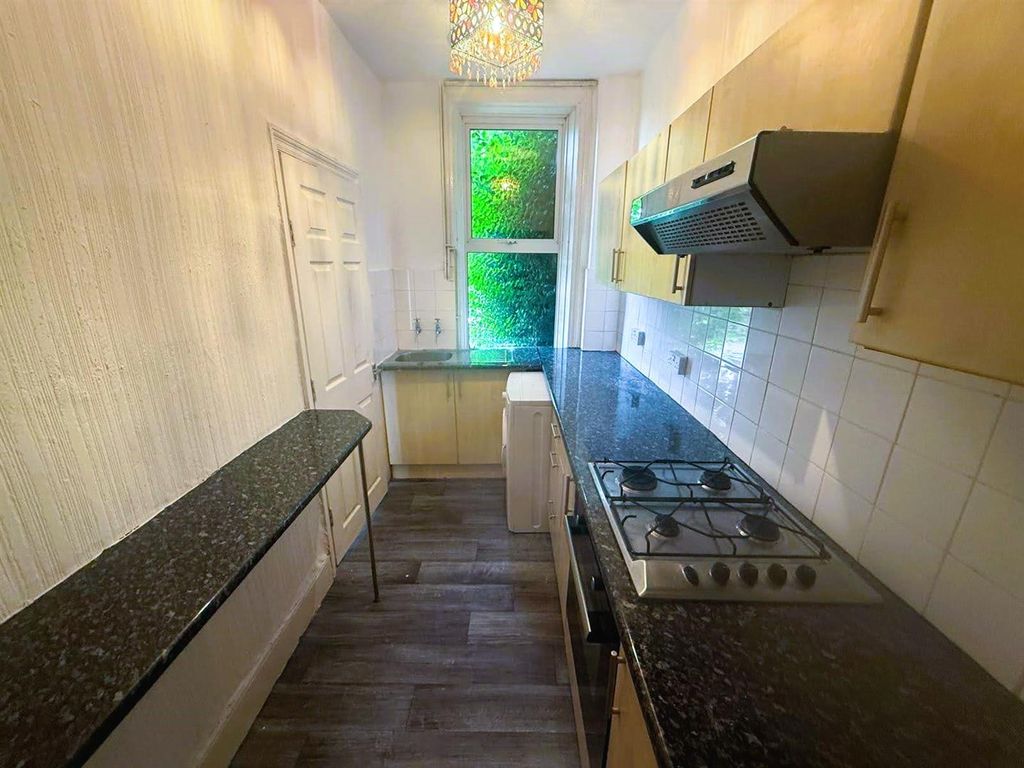 Property photo 2 of 6 Kitchen