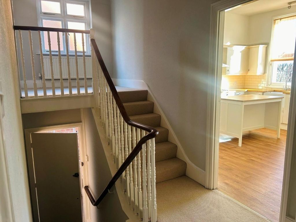 Property photo 3 of 9 25.Jpg