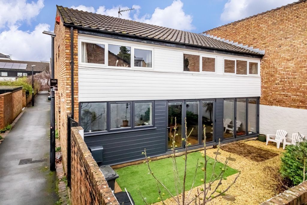 Property photo 1 of 14 External