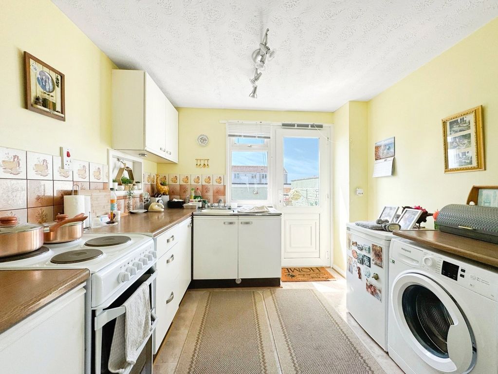 Property photo 2 of 17 Kitchen