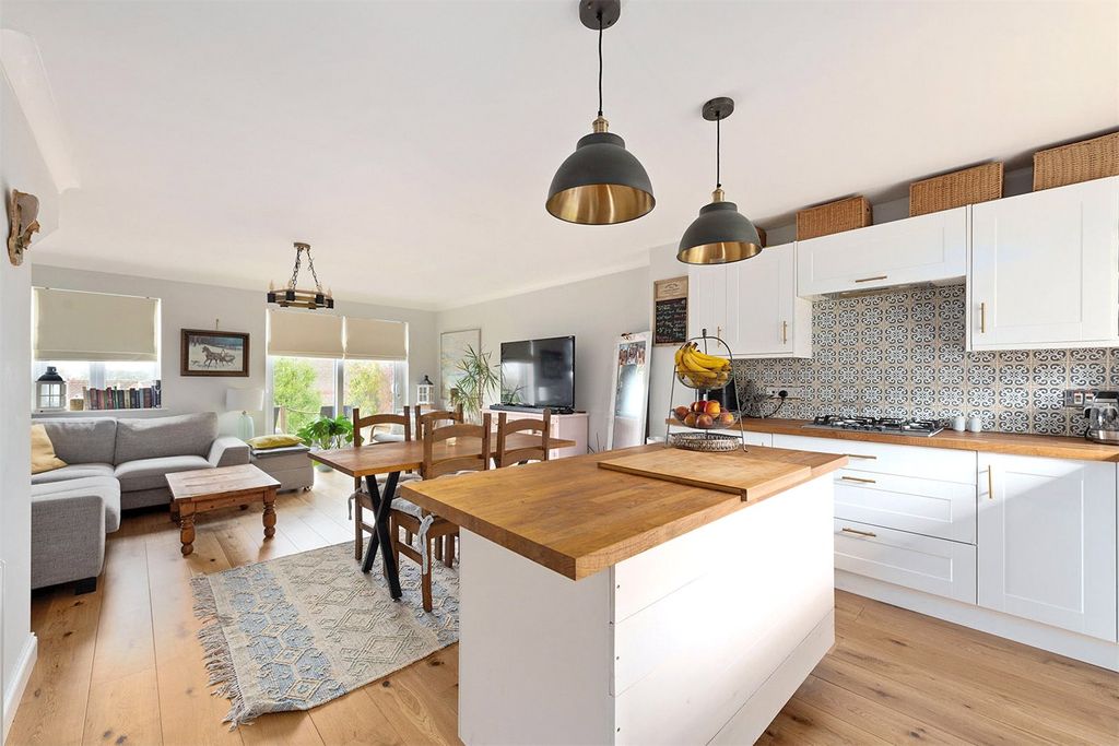 Property photo 2 of 27 Picture No. 28