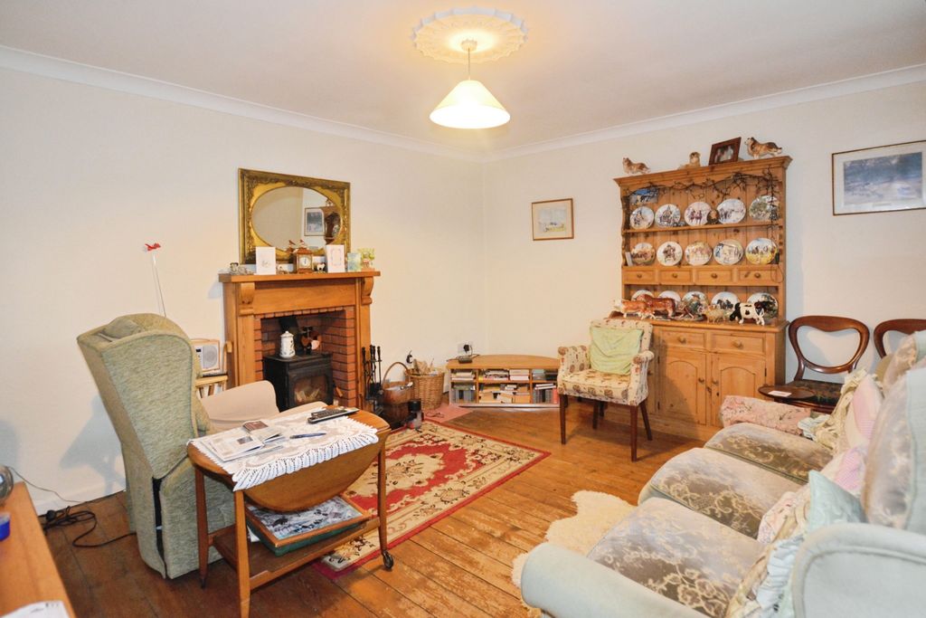 Property photo 2 of 15 Lounge