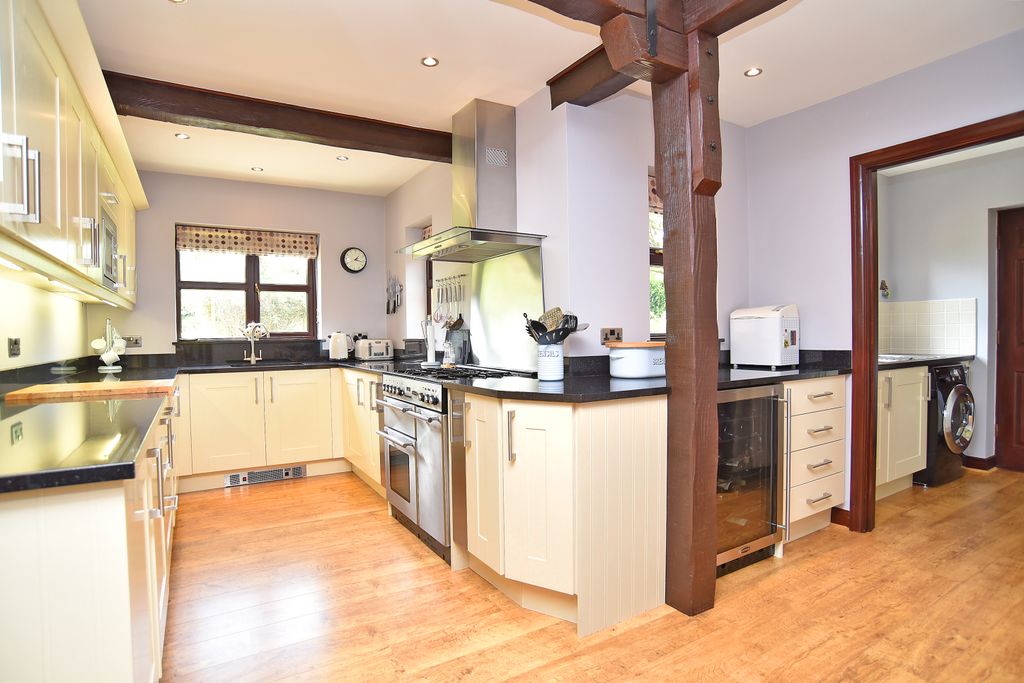 Property photo 3 of 28