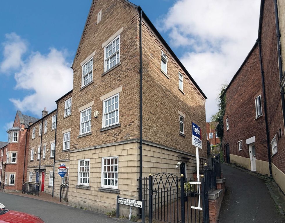 Property photo 1 of 19