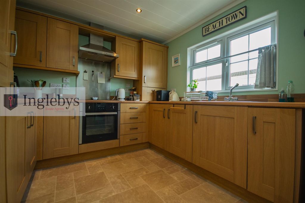 Property photo 3 of 27
