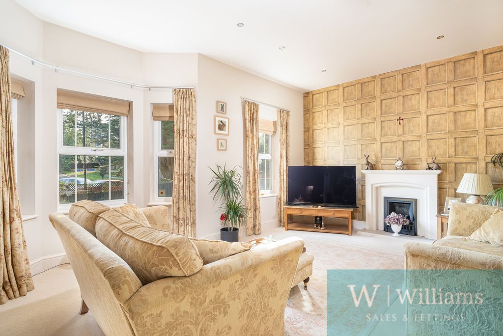 Property photo 2 of 25 Lounge