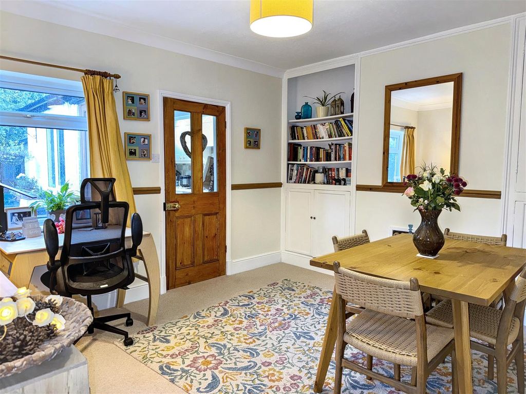 Property photo 3 of 12