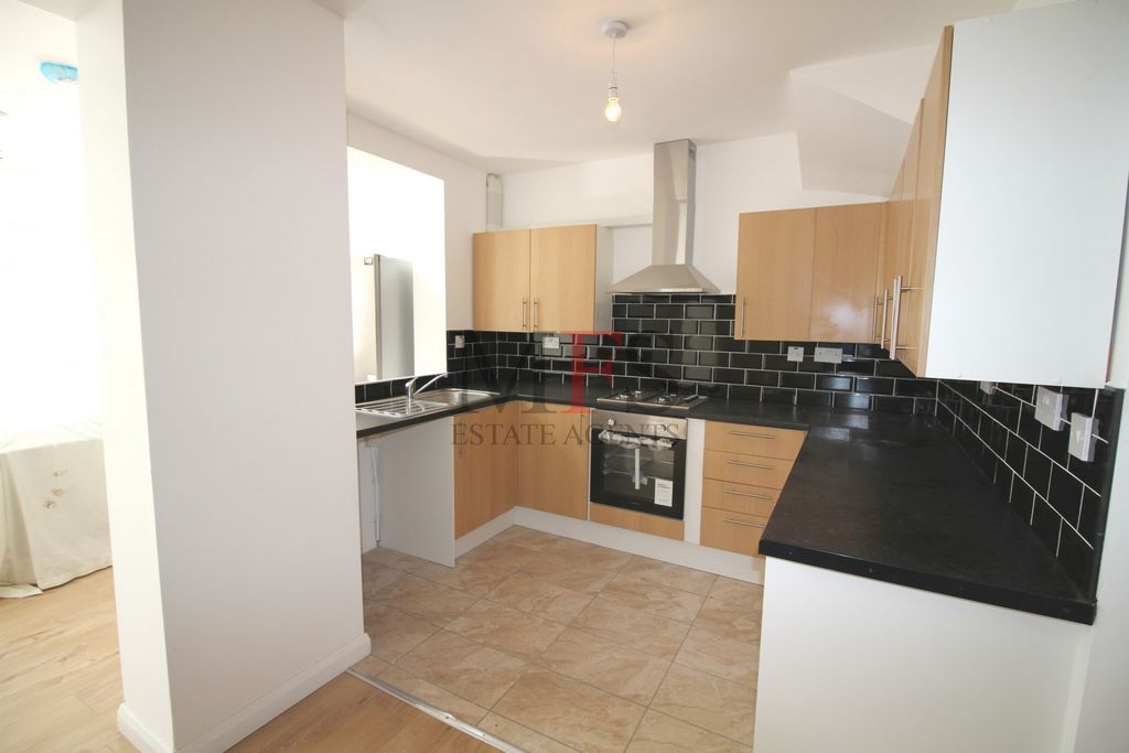 Property photo 1 of 13 Photo 9