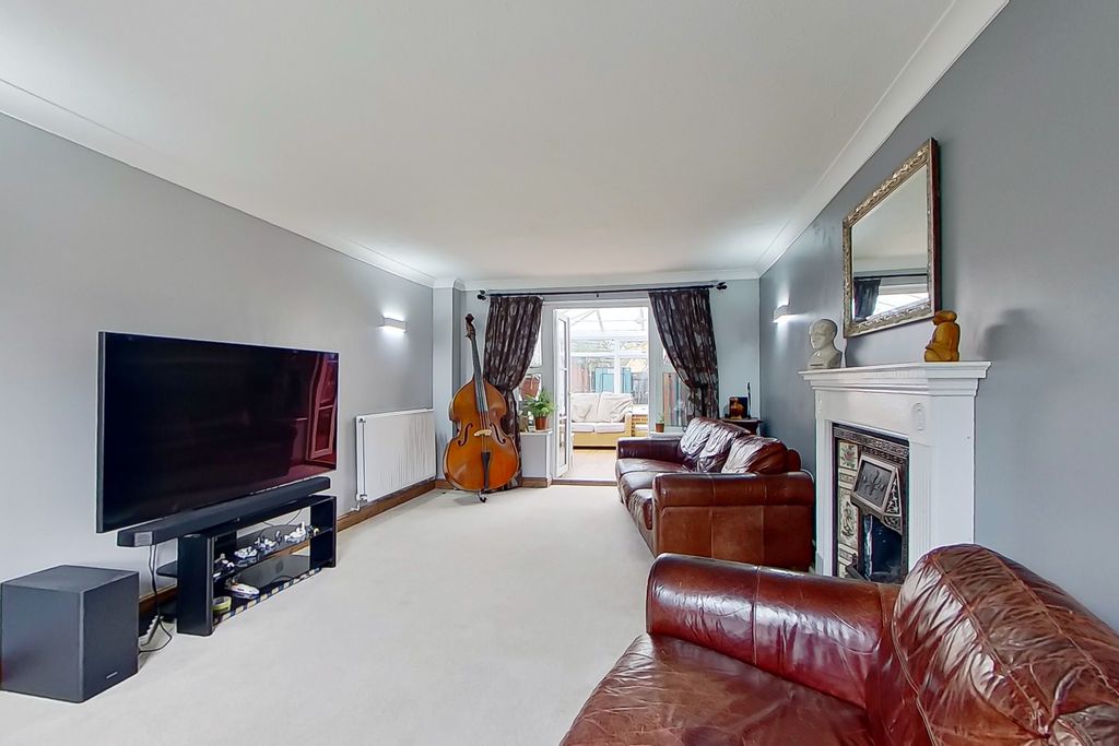 Property photo 2 of 23