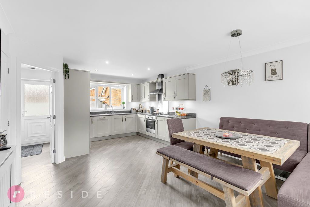Property photo 3 of 25 Dining Kitchen