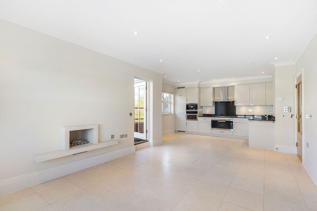 Property photo 2 of 14 4416152