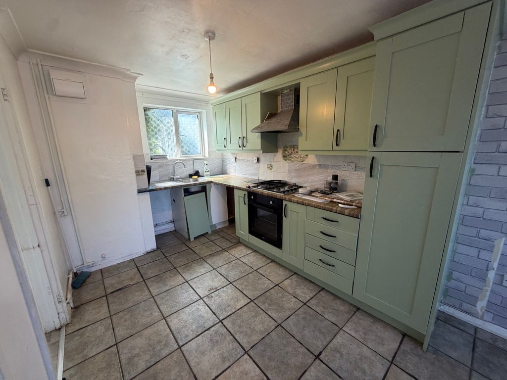 Property photo 3 of 9 Kitchen