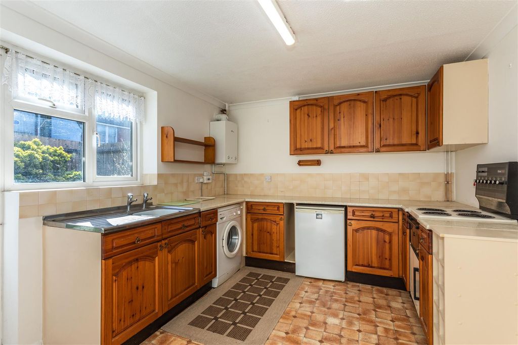 Property photo 2 of 20 14 The Spinneys-16.Jpg