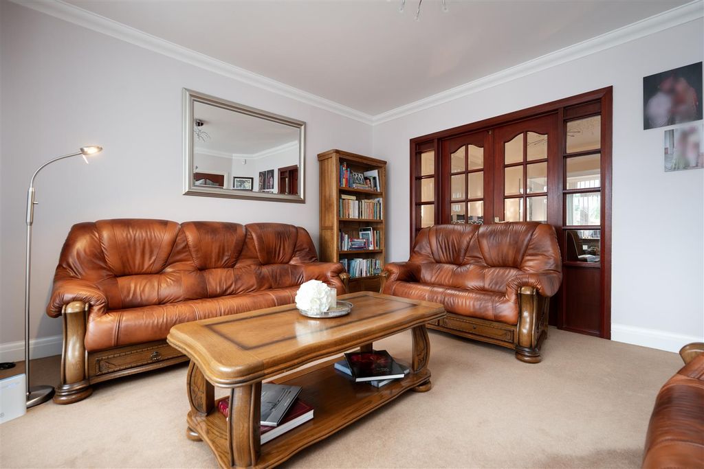 Property photo 3 of 20 Living Room