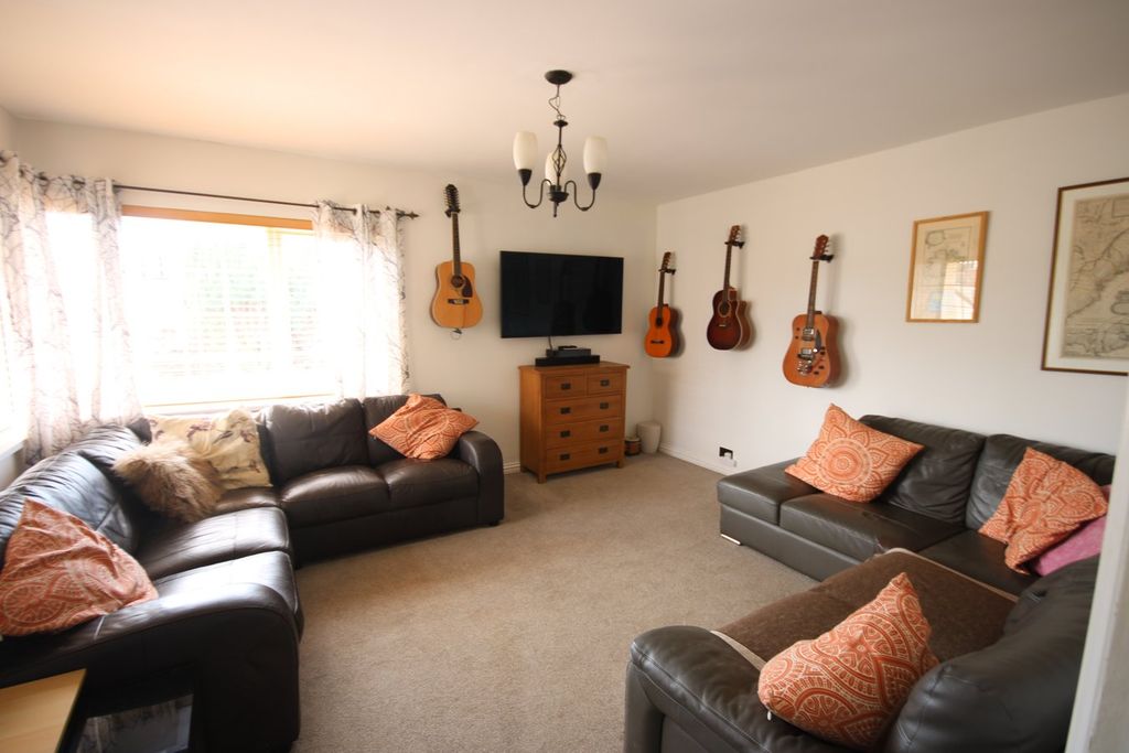 Property photo 3 of 31