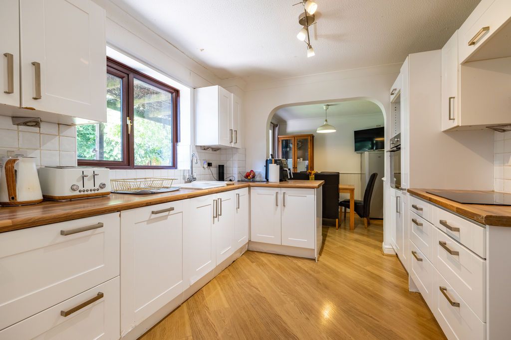 Property photo 2 of 24 Kitchen