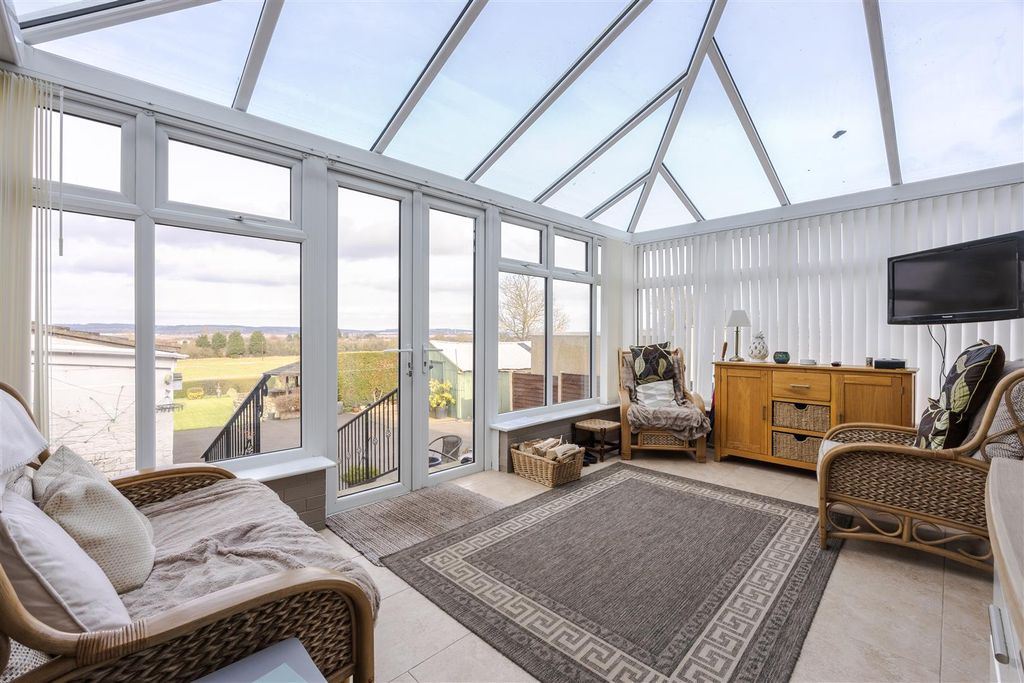 Property photo 3 of 18 Conservatory
