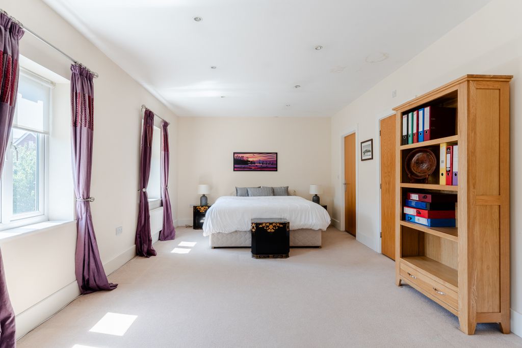 Property photo 3 of 17 A7409194-Hdr-11