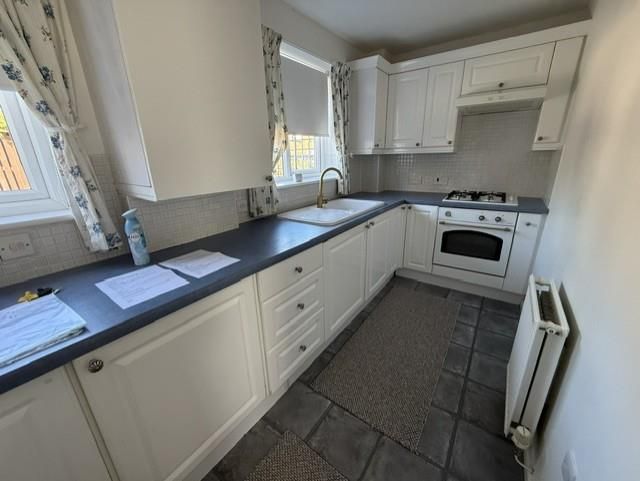 Property photo 2 of 11 Kitchen