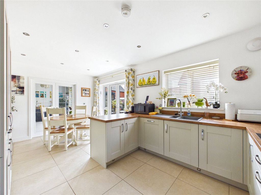 Property photo 3 of 31 Picture No. 17