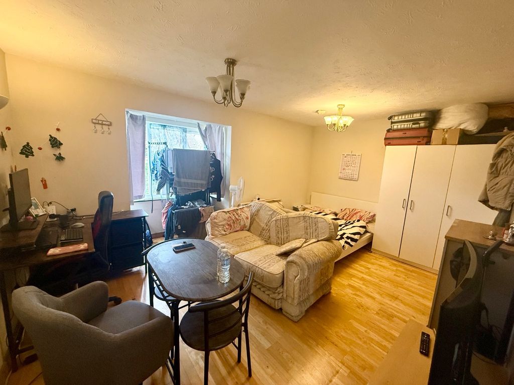 Property photo 3 of 7 5098943