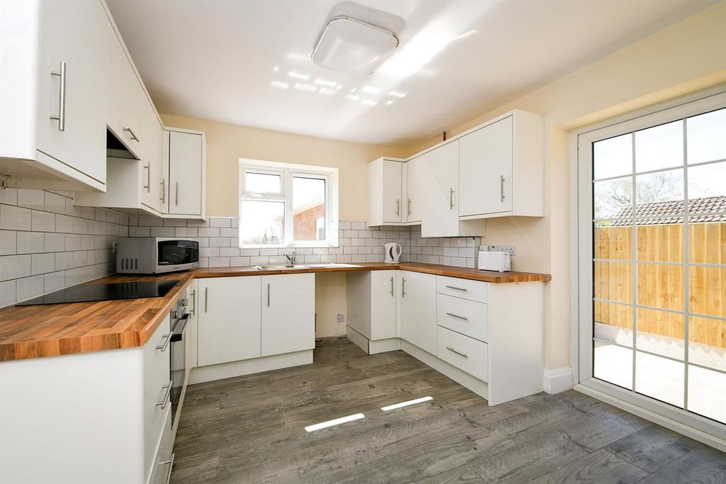 Property photo 2 of 13 Kitchen