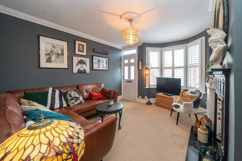 Property photo 3 of 16 91-Weymouth-Street-0162.Jpg