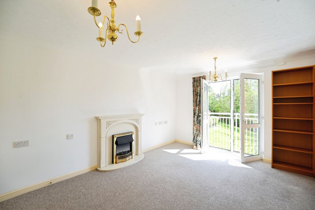 Property photo 2 of 18 Living Room