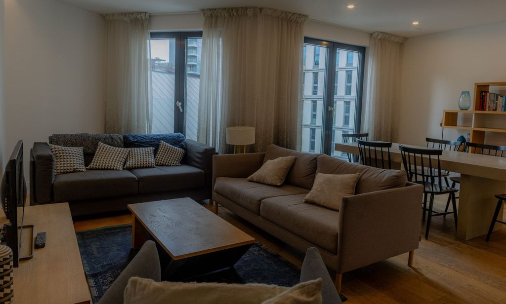 Property photo 1 of 10 Living