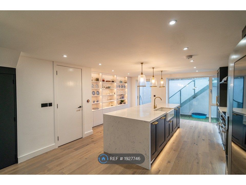 Property photo 3 of 25