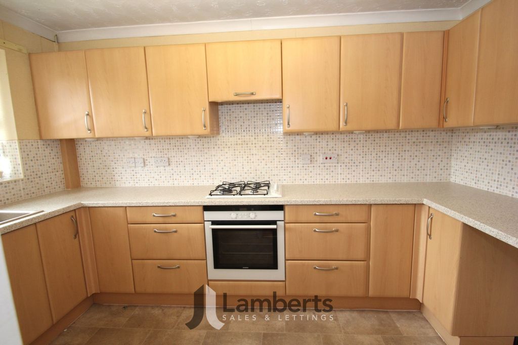 Property photo 3 of 17 Kitchen