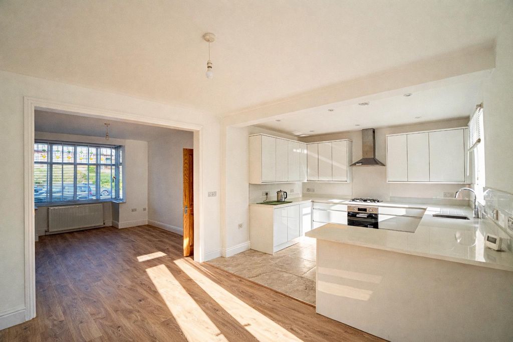 Property photo 3 of 21 503Aee31-A411-4B55-9175-c4A7c8B6E4d9.Png