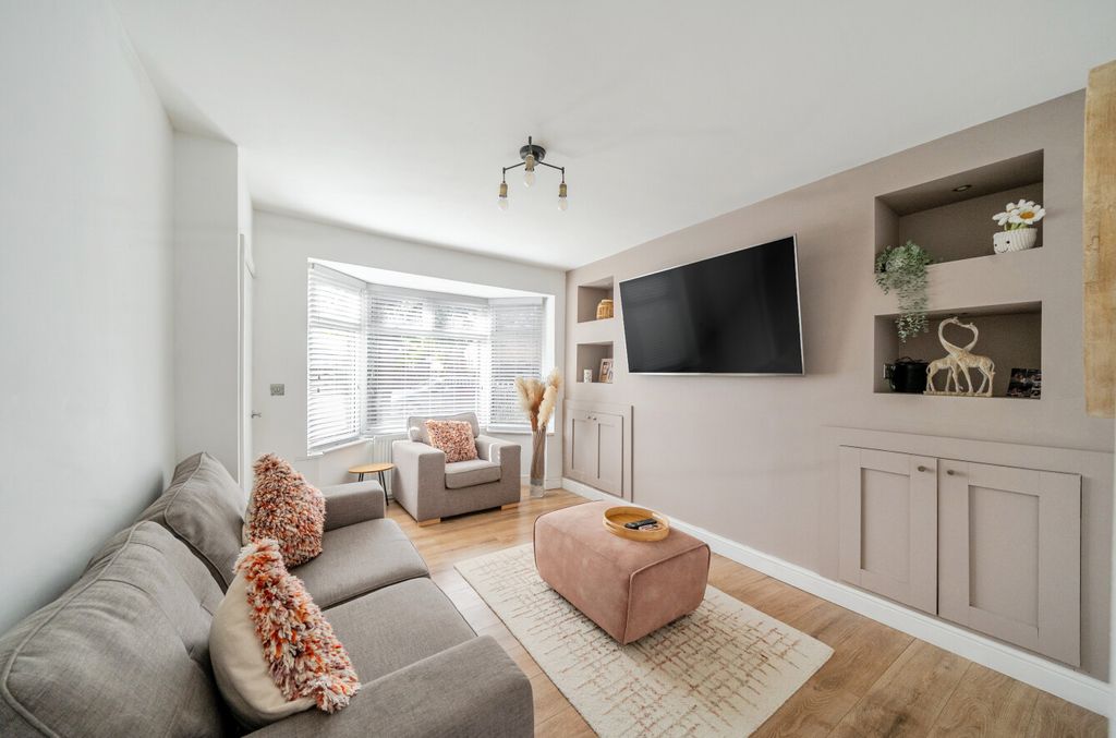 Property photo 2 of 21 1350370-16-68c035...