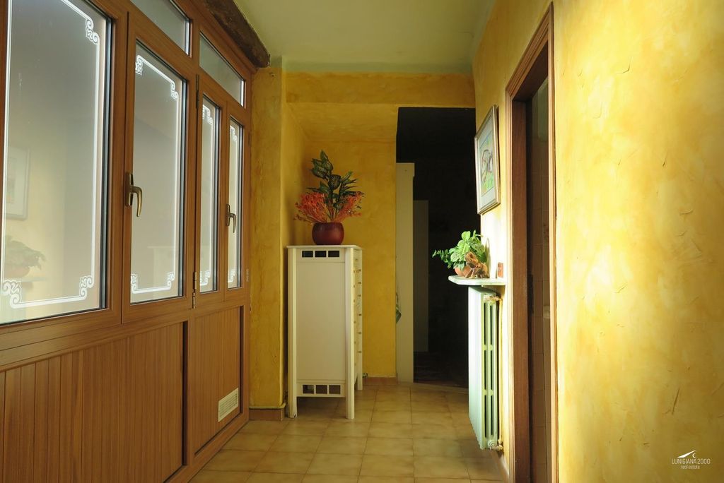 Property photo 3 of 25
