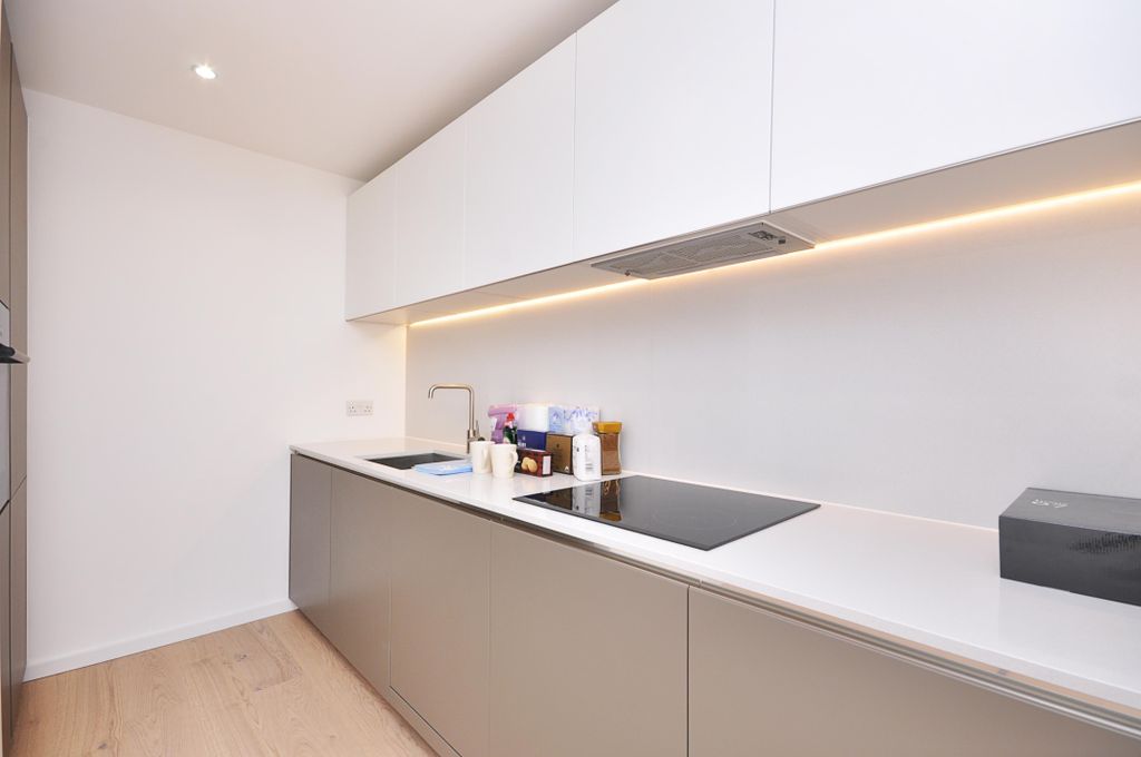 Property photo 3 of 7 Kitchen